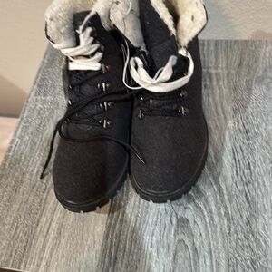 Brand new women’s size 9 dark gray lugz boots perfect Christmas to giver or get